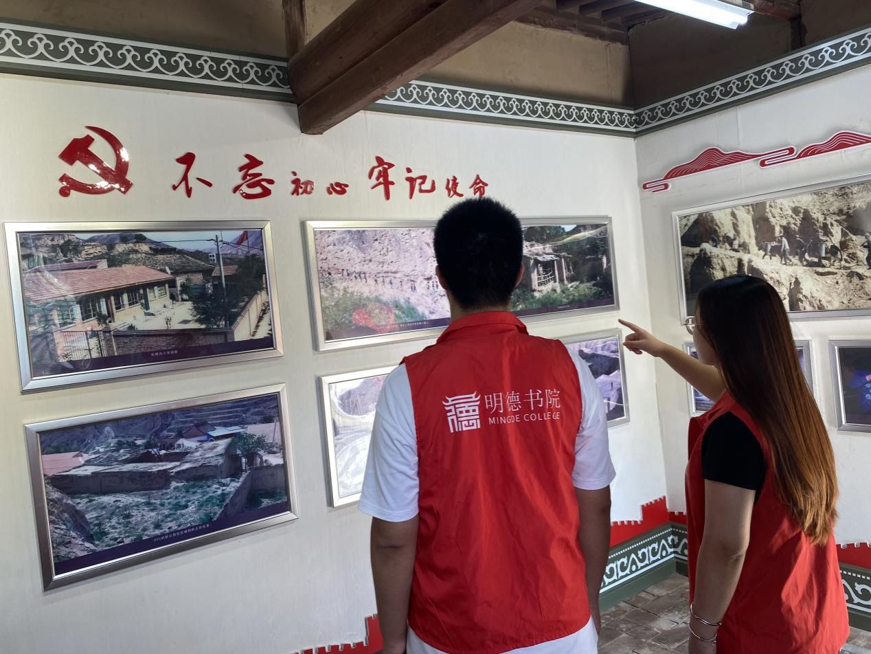 实践队成员前往布塄沟村学习当地乡村振兴的进程 实践队成员前往布塄沟村学习当地乡村振兴的进程